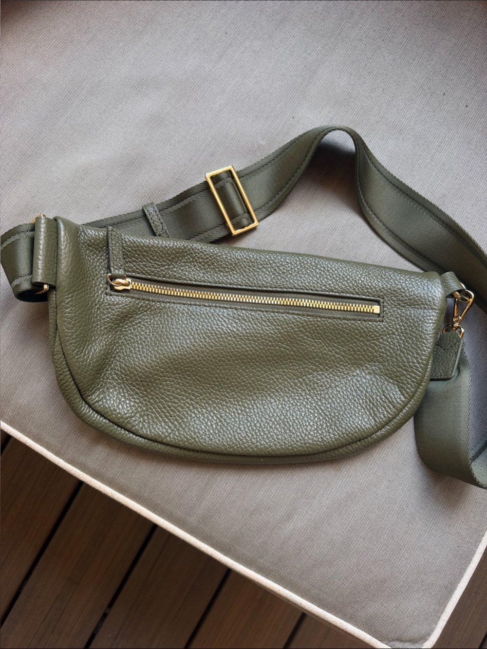 QUINCE Quinn Sling Bag, Olive Leather - Picture 6 of 9
